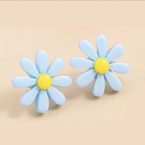 UHAVIT Personalized Daisy Earrings